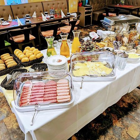Cafe & Mehr Ξενοδοχείο Halle  Εξωτερικό φωτογραφία
